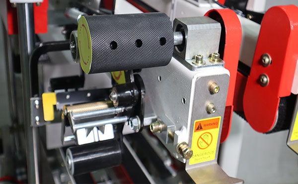 膠帶紙箱封箱機(jī),封箱機(jī),封箱包裝機(jī)生產(chǎn)廠家