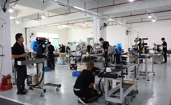 高速貼標(biāo)機(jī),自動(dòng)貼標(biāo)機(jī),不干膠貼標(biāo)機(jī),高臻智能